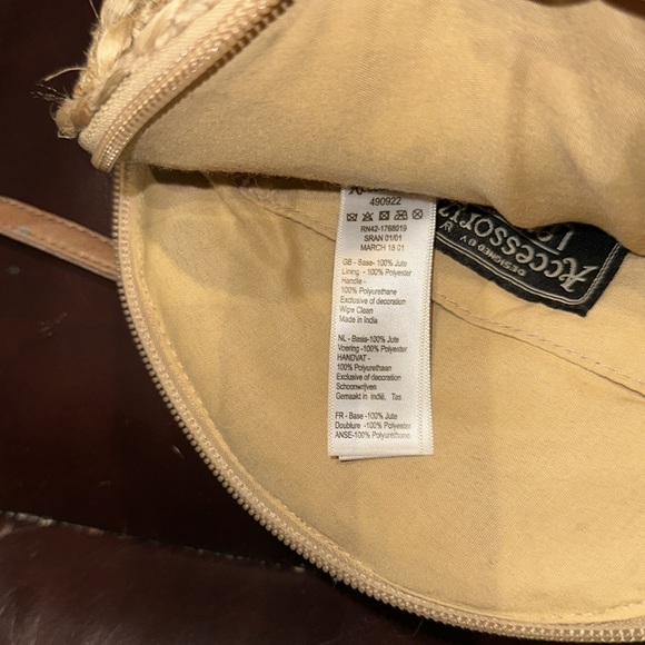 Round Jute Crossbody Bag - Picture 13 of 16